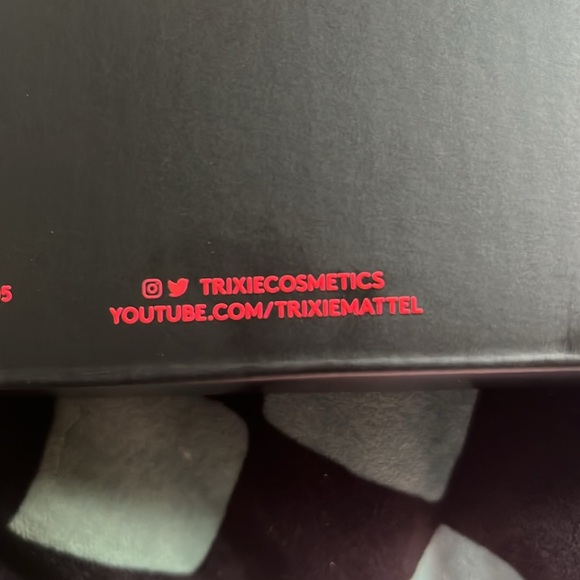 ✨🆕RARE!Trixie Cosmetics x Katya Red Handheld Heart Mirror!BNIB!NEVER USED!RARE!✨ - Picture 10 of 14